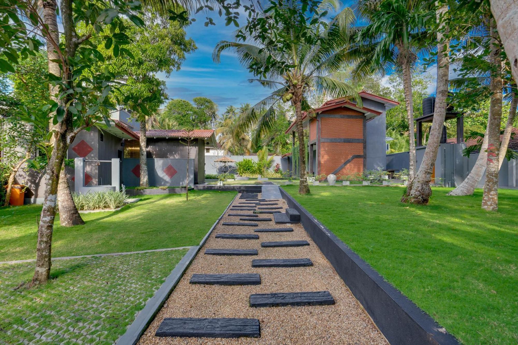 Hasthri Boutique Red Chalet In Ahangama With Pool Near Beach Exteriér fotografie